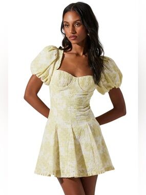 ASTR The Label Emmalou Dress in Lime White Eyelet